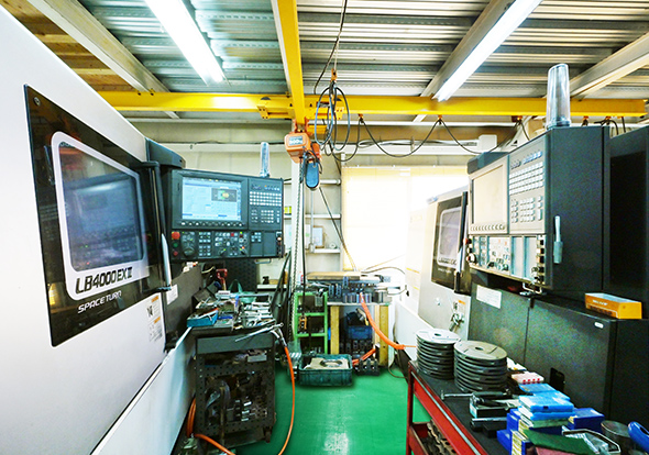 小工件加工使用"LB2000EXⅡ"和"GENOS L250Ⅱ"，中大型工件加工则灵活运用"LB3000EXⅡ""LB4000EXⅡ"和"LB45Ⅲ"，发挥卓越的车削技术