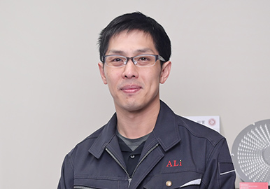 Director, General Factory Manager Ryosuke Kabuki