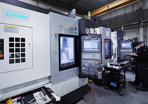 The MU-400VⅡ 5-axis vertical machining center enables process-intensive machining of small- to medium-size workpieces of up to ø400 mm