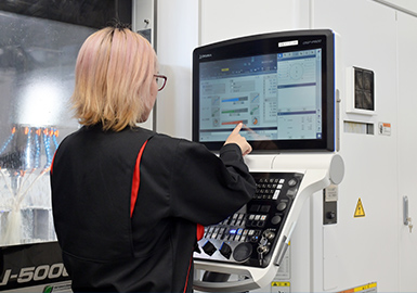 The OSP-P500 control has superior operability with its large display and tilt mechanism.