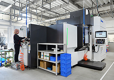 Erognomic design allows excellent accessibility for loading/unloading workpieces and performing routine maintenance.