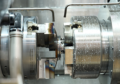 Automatic material transfer from the main spindle to the sub spindle