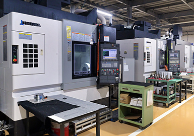 At the Fukushima Plant, which is promoting process integration, thirteen 5-axis vertical machining centers of various sizes are currently in operation
