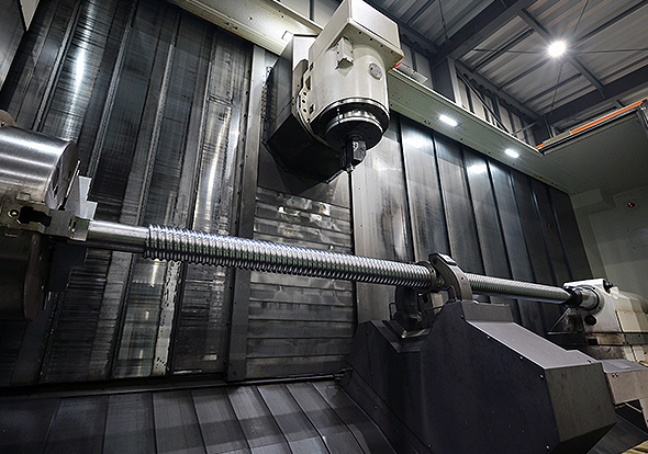 Combined with Shirakawa's technological expertise, the MULTUS B750 delivers high-accuracy, stable machining for large shafts in the 3,000–4,000 mm class