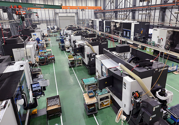 Plant No. 2, where eleven units of Okuma’s MULTUS multitasking machines are in operation