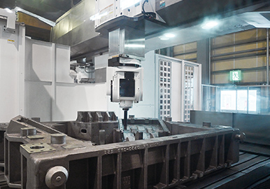The machine skillfully handles 80 tools to complete complicated die machining smoothly.