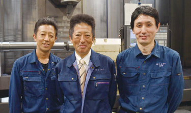 From left to right, Senior Director Norikazu Shirakawa, President Shirakawa, Multitasking Machining Team Leader Junichi Hatano. 